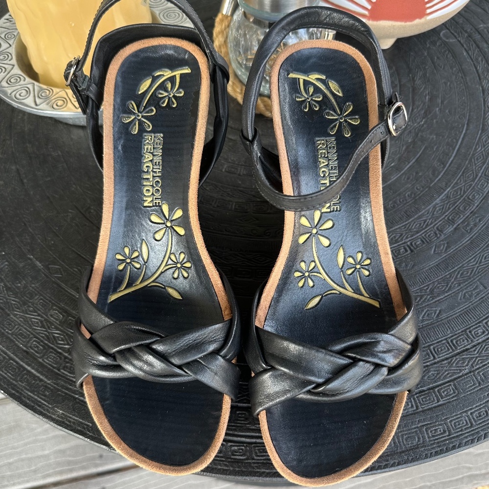 Kenneth Cole REACTION Leather Platform Sandals.  Black 7.5